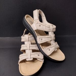 -CLARKS - WOMEN'S  LEATHER  SANDALS SIZE: 7.5M